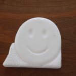 57 Smiley, Marmor, H13cm B14cm (verkauft),
entstanden 2014