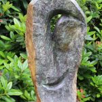 71 Lachendes Gesicht, Serpentin Kobalt, H85cm B55cm T20,
entstanden 2015