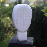 82 Gesicht mit Streifen, Marmor, H25cm B14cm T7cm,
entstanden 2016